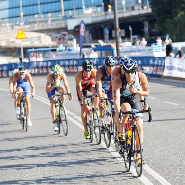 Bisiklete binme triathletes grup