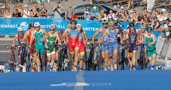 Stockholm Sweden Aug 2015 Large Group Triathletes Running Uphill Transition — Stok fotoğraf