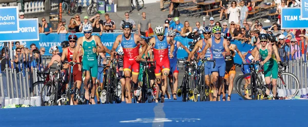 Stockholm Sweden Aug 2015 Large Group Triathletes Running Including Spannish — ストック写真