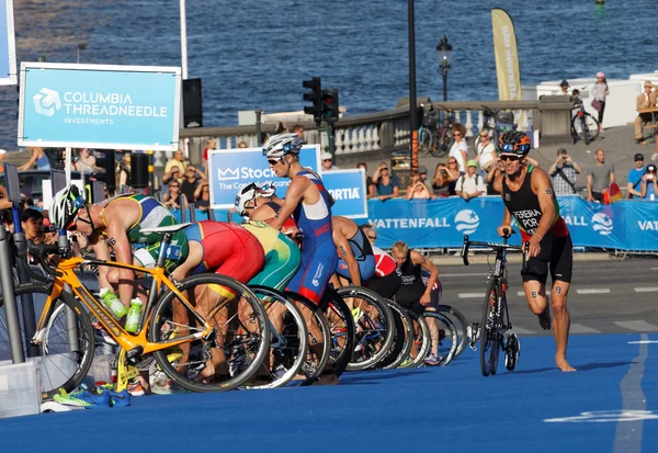 Stockholm Sweden Aug 2015 Triathletes Bending Parking Cycles Transition Zone — 스톡 사진