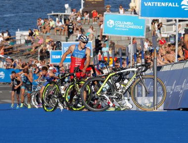 Triathletes Fernando döngüsü geçiş otopark Alarza 