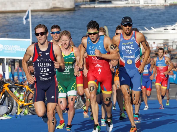 Close-up of group of running triathletes including the leader Ja — Stock Photo, Image