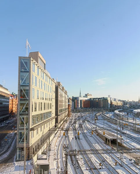 Blick auf den verschneiten Rangierbahnhof in stockholma schönen Tag — Stockfoto