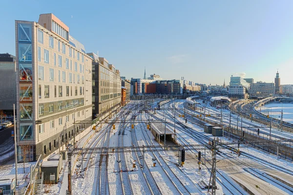 Blick auf den verschneiten Rangierbahnhof in Stockholma ein schöner Tag — Stockfoto