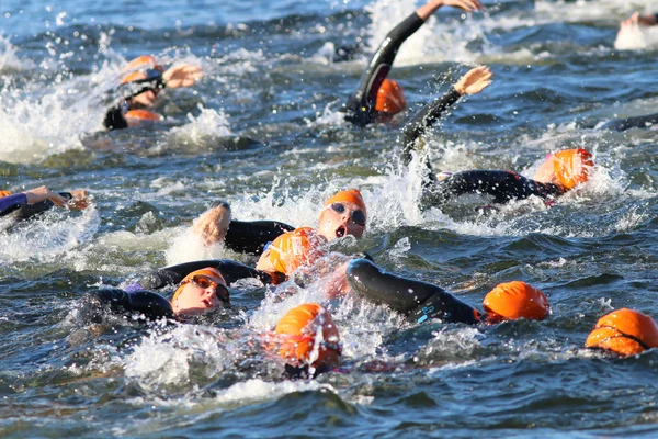 Stockholm Aug 2015 Zwemchaos Van Kruipende Vrouwelijke Zwemmers Met Oranje — Stockfoto