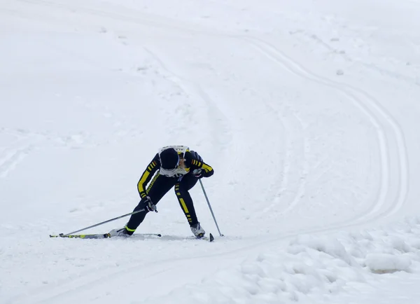 Stockholm Jan 2016 Esquiador Cross Country Lutando Uma Encosta Íngreme — Fotografia de Stock