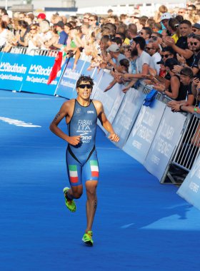 Triatlet Allesandro Fabian bitiş çalıştıran