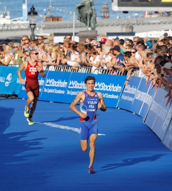 Triatlet Simon Viain inci, Andrea Salvisberg tarafından takip çalışan