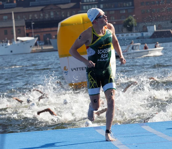 スイマー Henri Schoeman (Rsa) を水から上る — ストック写真