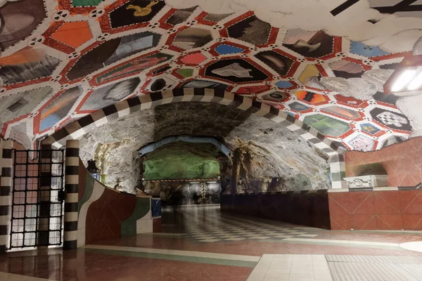 La bellissima stazione della metropolitana di Kungstradgarden a Stoccolma — Foto Stock