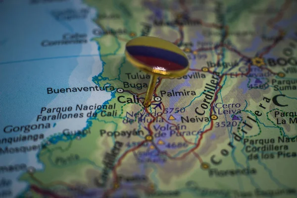 Cali Appuntato Una Mappa Con Bandiera Colombia — Foto Stock