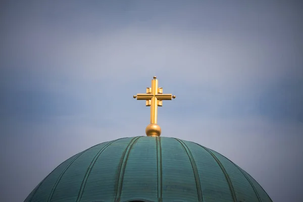 Croce Oro Sul Tempio Ortodosso San Sava Belgrado Serbia — Foto Stock