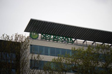 Belgrad 'daki karargahlarında Sberbank logosu imzası