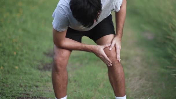 Atleta Homem Asiático Dor Joelho Após Exercício Lesão Conceito Treino — Vídeo de Stock