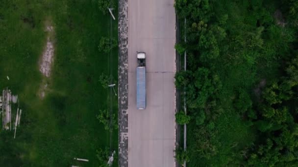 Vue Aérienne Drone Camion Cargo Conduisant Sur Route Dans Campagne — Video