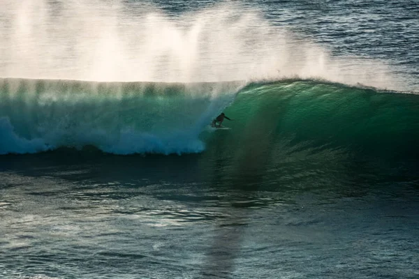 Surfista Sulla Perfetta Onda Blu Canna Acqua Pulita Oceano Indiano — Foto Stock
