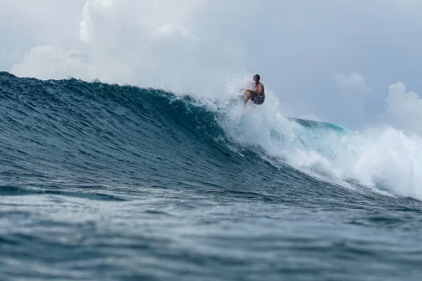 Surfista Sulla Perfetta Onda Acquamarina Blu Linea Vuota Perfetto Surf — Foto Stock