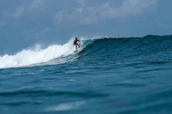 Surfista Onda Aquamarina Azul Perfeita Linha Vazia Perfeito Para Surfar — Fotografia de Stock