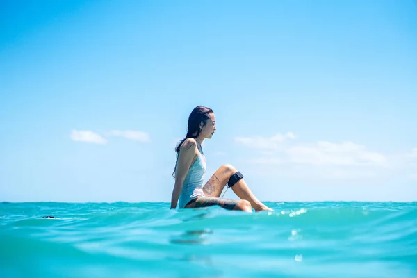 Portrait Surfer Girl Surf Board Blue Ocean Pictured Water Bali — Stock Photo, Image