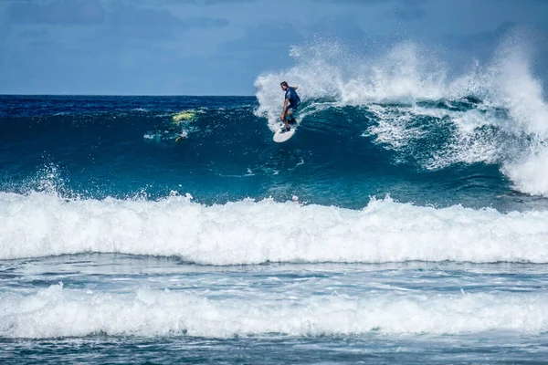 Surfista Onda Aquamarina Azul Perfeita Linha Vazia Perfeito Para Surfar — Fotografia de Stock