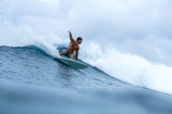 Surfista Sulla Perfetta Onda Acquamarina Blu Linea Vuota Perfetto Surf — Foto Stock