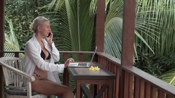 Video Footage Young Blonde Woman Freelancer Working Laptop Mobile Phone — Stock videók