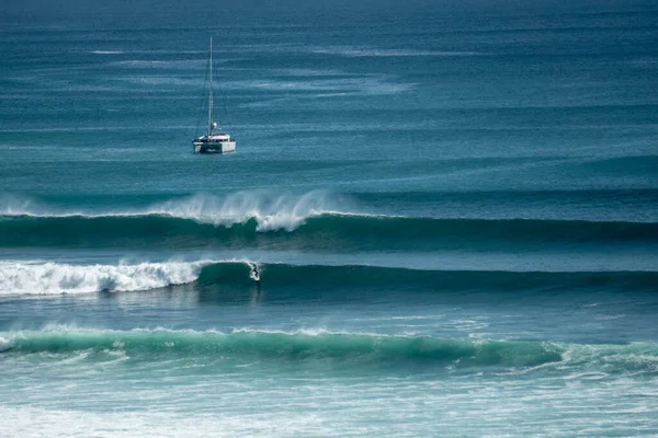 Mükemmel Mavi Dalgada Sörfçü Fıçıda Temiz Bali Hint Okyanusu — Stok fotoğraf
