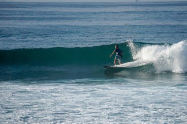 Sri Lanka 'da Mirissa' ya yakın Hint Okyanusu 'nda sörf yapmak için mükemmel bir yer.