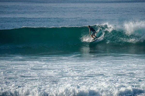 Surfare Perfekt Blå Akvamarin Våg Tom Line Perfekt För Surfing — Stockfoto