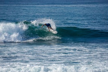 Sri Lanka 'da Mirissa' ya yakın Hint Okyanusu 'nda sörf yapmak için mükemmel bir yer.