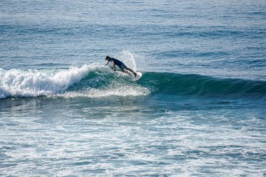 Sri Lanka 'da Mirissa' ya yakın Hint Okyanusu 'nda sörf yapmak için mükemmel bir yer.