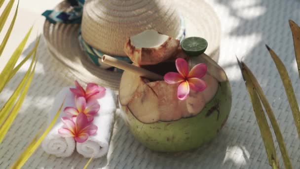 Video Footage Green Young Coconut Close Bamboo Straw Sun Hat — Vídeos de Stock