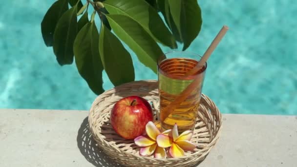 Video Footage Glass Apple Juice Bamboo Straw Red Apple Tropical — Stock Video