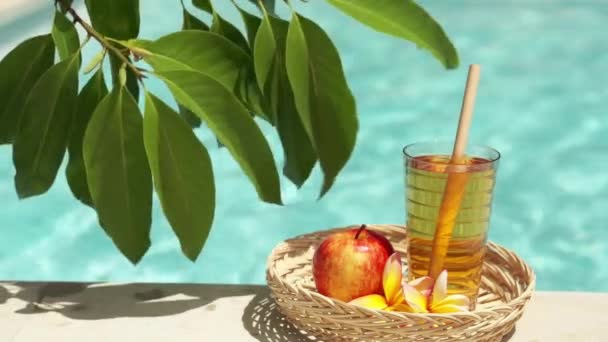 Video Footage Glass Apple Juice Bamboo Straw Red Apple Tropical — Stock Video