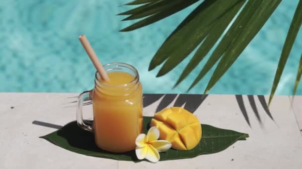 Video Footage Glass Mason Jar Mango Juice Bamboo Straw Half — Stock Video