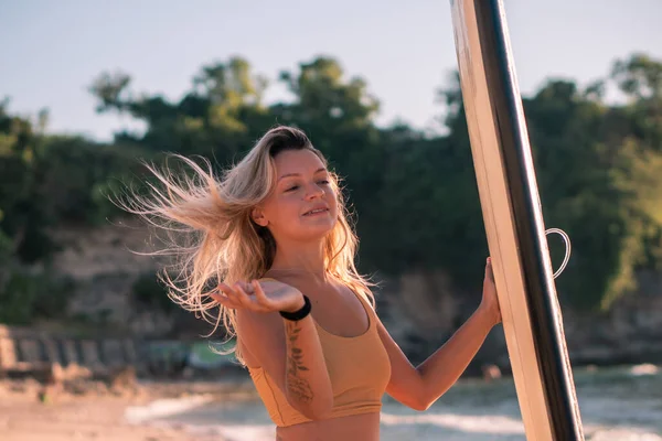 Portrait Young Blonde Surfer Girl Long Surf Board Single Fin — Stock Photo, Image