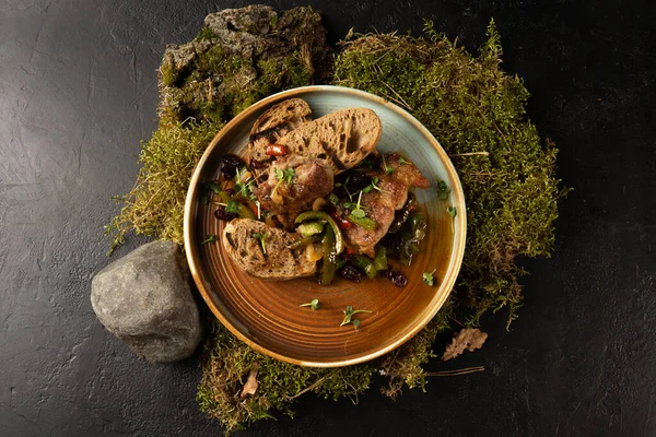 Gebakken Varkensvlees Met Gegrilde Groenten Een Hete Schotel Van Vlees — Stockfoto