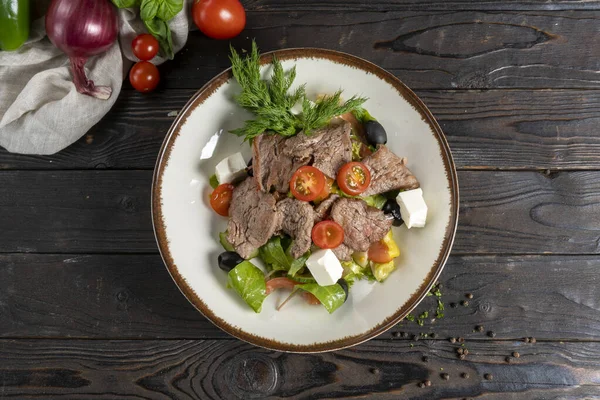 Salade Viande Avec Rôti Bœuf Fromage Feta Apéritif Froid Feuilles — Photo