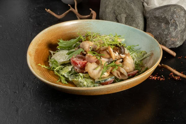 Chicken Mushroom Bacon Salad Cold Appetizer Arugula Cucumber Tomato Chicken — Stock Photo, Image