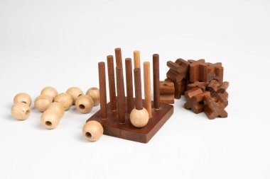 Tic tac toe oynamaya başla. tic-tac-toe yarışması için üç boyutlu ahşap alan.