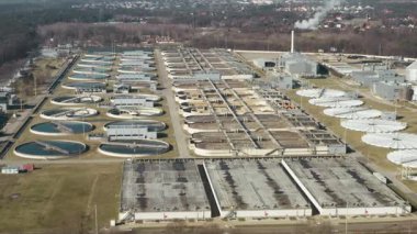 Dikdörtgen işleme tanklarının şebekesi, kentsel atık su filtreleme ve kentsel su güvenliği ve hijyeni sağlamak için büyük endüstriyel altyapı içinde biyolojik tedaviyi yönetir..