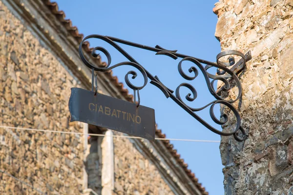 Eski bir kunduracı iz