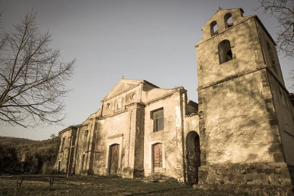 Roscigno es un antiguo pueblo abandonado — Foto de Stock