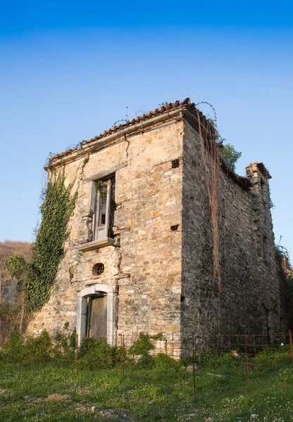 Roscigno é uma antiga aldeia abandonada — Fotografia de Stock