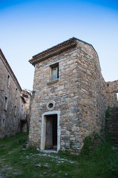 Roscigno es un antiguo pueblo abandonado —  Fotos de Stock