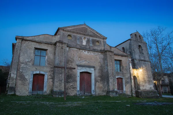 Roscigno es un antiguo pueblo abandonado — Foto de Stock