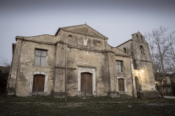 Roscigno es un antiguo pueblo abandonado — Foto de Stock