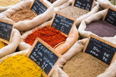 çeşitli baharatlar