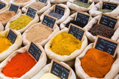 çeşitli baharatlar