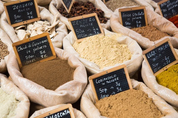 çeşitli baharatlar